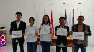 Juliani Lujud Bataona, siswi Kelas X Kuliner I SMKN 1 Labuan Bajo (urutan ketiga dari kiri-kanan). Foto: Labuan Bajo Voice